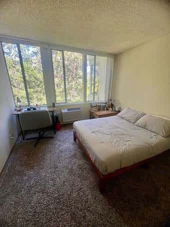 Room available with private bathroom at Menlo Park 1