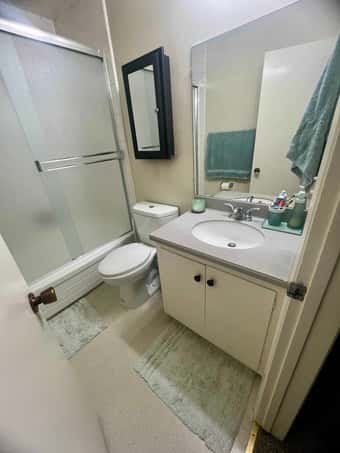 Room available with private bathroom at Menlo Park 2