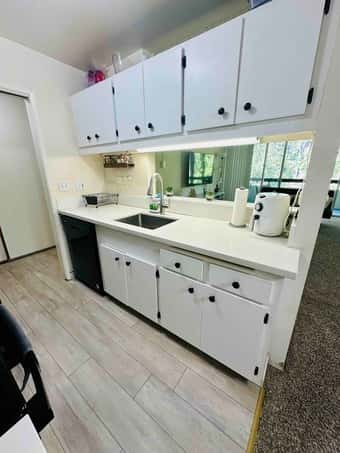 Room available with private bathroom at Menlo Park 4