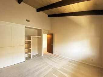 Room in 3B2B Available in Mountain View - Female Only 3