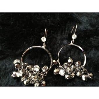 Several light weight drill earrings for sale 3