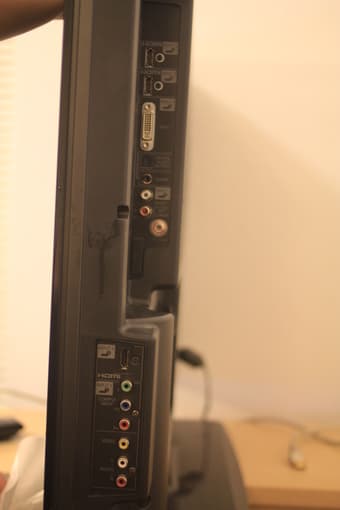 Sharp Aquos TV 32" 1080p (model LC-32GP1U) 2