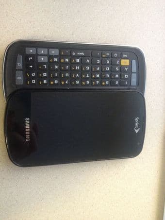 Sprint Samsung Epic with many accessories for only $150 1