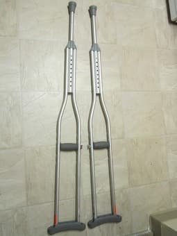 Push-button aluminum crutches:20$ 1
