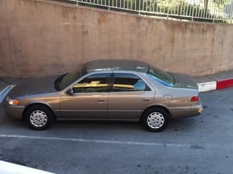 1999 Toyota Camry LE $3800 1
