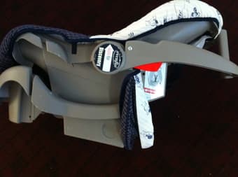 Baby Carrier + Baby Car Seat at 15$ 2