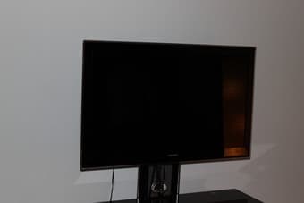 SAMSUNG 46" Class 7000 Series 3D 1080p LED HDTV- rarely used - $1000 ( 1