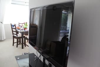 SAMSUNG 46" Class 7000 Series 3D 1080p LED HDTV- rarely used - $1000 ( 2