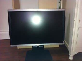 Docking station /LCD monitor(HPcompaq LA2205wg)/ Microsoft Keyboard 2