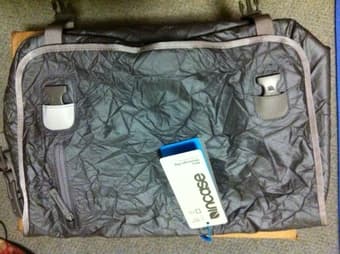 Incase Alloy Messenger Bag (fits up to 15" Macbook) 1