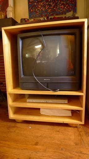Samsung  DVD Player  with remote plus an old magnaxvox TV and frame 1