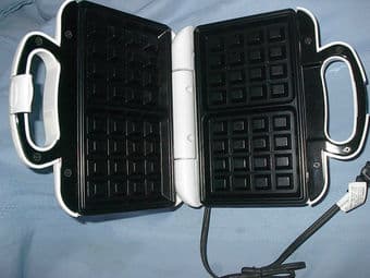 Selling Belgian Waffle Baker in good condition 2
