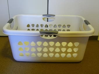 laundry basket $4 1