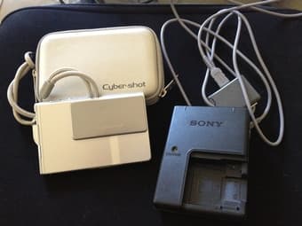 Sony Cybershot 5.1 MP Camera 3