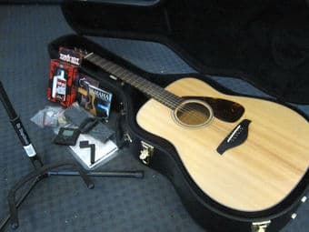 Yamaha FG700S acoustic guitar bundle 1