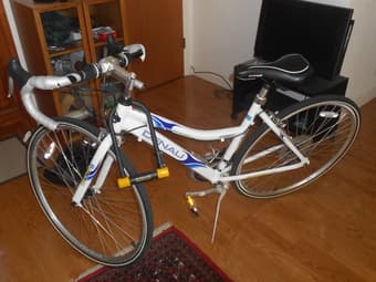 almost new GMC Denali Women's Road Bike plus U lock 2