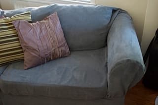 COUCH: comfy, low profile couch with 4 decorative pillows! 2