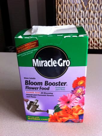 Miracle Gro Bloom Booster Flower Food $2 1