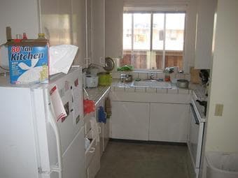 1 room in 3 bedroom low rise Escondido Village (7/1 - 8/31) $800/month 2