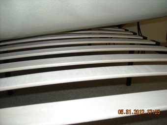 Queen mattress and slat bed frame 2