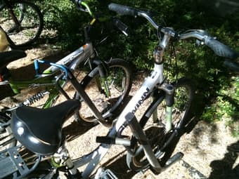 Women's Schwinn white hybrid 26" bike with u-lock, side basket $130 1