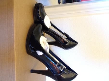 ***Michael KORS PATENT BK heels size 5.5 - $35 1