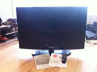 Mint Condition Samsung 32 inch Flat Screen HDTV - $285 2