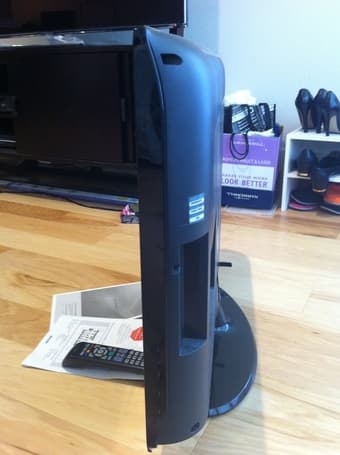 Mint Condition Samsung 32 inch Flat Screen HDTV - $285 3