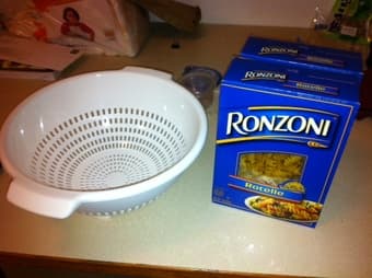 4 Qt White Plastic Colander + 2 pounds of pasta - $8 1