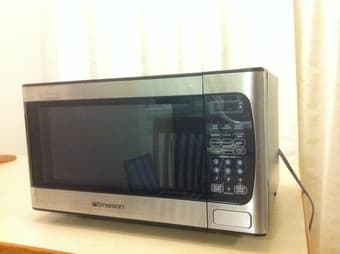 Emerson 900W Microwave + FREE Hamilton Beach Toaster = $30 1