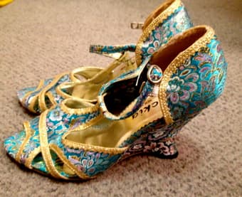 $5 Shoes 1