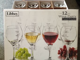 12 Wine glass set plus storage box for sale 1
