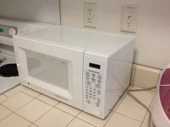 GE Microwave (very good condition): $30 2