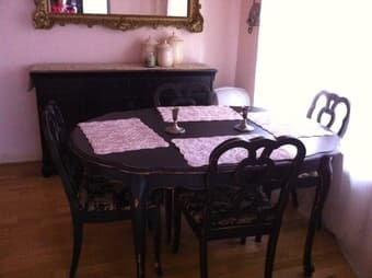 Shabby chic-style dining room table 1