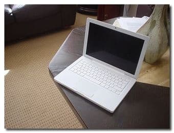 13 MacBook 2GB Ram, 500GB HDD white, perfect - $400 2