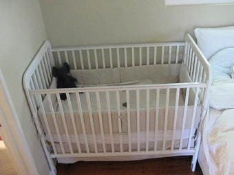 Wooden crib with mattress and bedding, white 80US$ 2