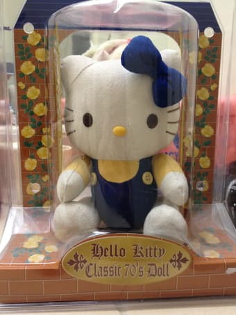 Hello Kitty Classic 70's Doll 1