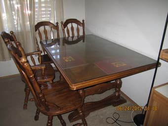 Dinning Table and 4 Chairs. $150 1