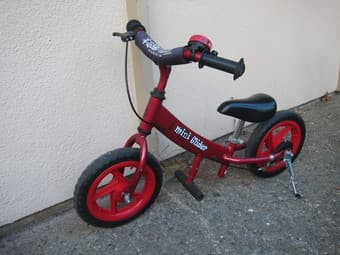 2 Raleigh Bikes and 2 Children's Bikes for Sale 3