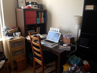 Ikea desk with integrated shelves and an extra shelk 2