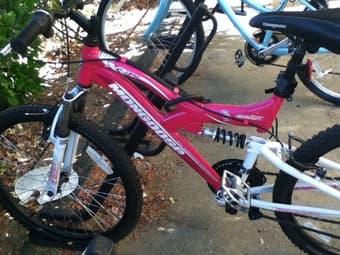 Excellent Woman´s Bike  + U-Lock + American Cell Phone --- $ 110 OBO 2