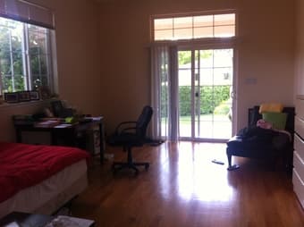 $400 Subletting Large, Private Room in Shared GSB House - 8/25 - 9/10 1