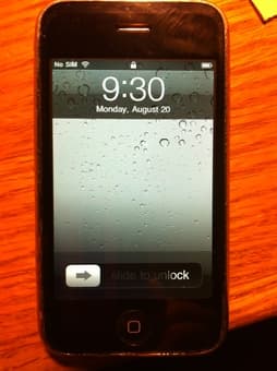 iphone 3g, jailbroken/unlocked - Needs fixing ($70/OBO) 1