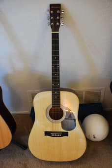 Beautiful Wooden Guitar - $ 90 1