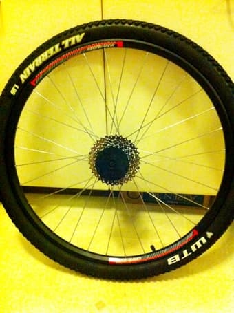 BRAND NEW: Rear Wheel / Tire + Cassette - Mountain Bike / Disc Brake - 1
