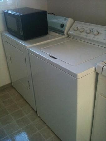 Whirlpool washer/Dryer combo - $200 1