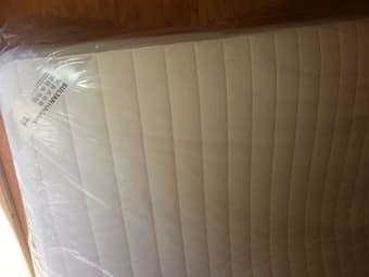 QUEEN MATTRESS & BOX SPRING 1