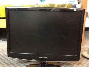 19" barely used Samsung monitor for sale 1
