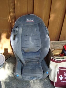 Free car seats, light fixtures, dish rack, tupperware, etc. 2