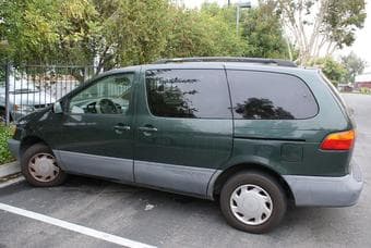 Toyota Sienna Minivan CE - $2999 (nego) 1